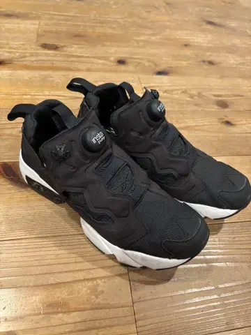 [ Reebok 리복 ] 펌프 퓨리 스니커즈 24cm 블랙