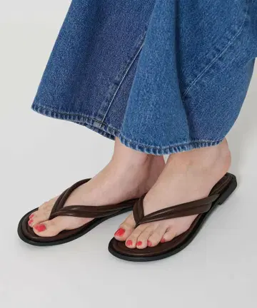 뷰티 앤 유스 샌들