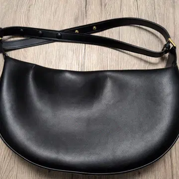 ZARA 블랙 가죽 숄더백