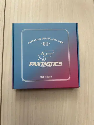 FANTASTICS 핀 배지