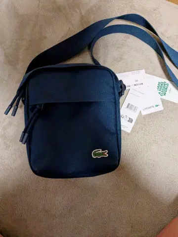 LACOSTE 버티컬 지퍼 카메라백
