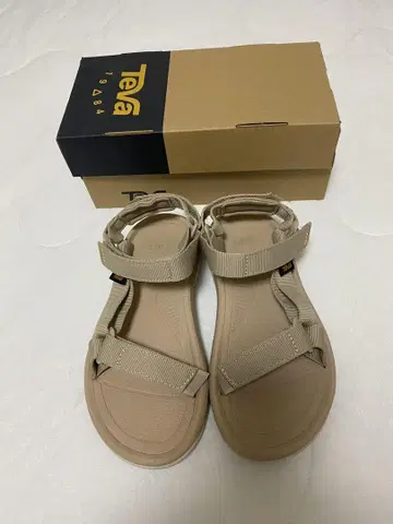 Teva 베이지 스포츠 샌들 박스 포함