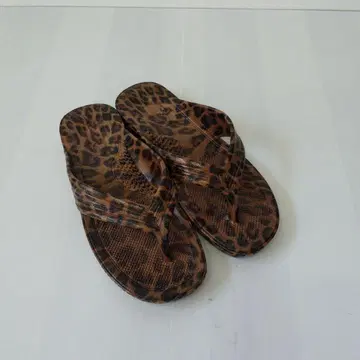 KK081502 + PEARL KARIPUSO / 샌들