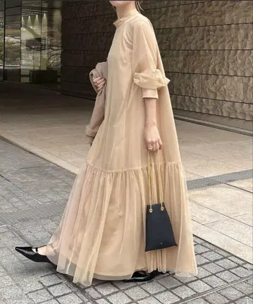 CAPRICIEUX LE'MAGE 튤 하이넥 OP 베이지