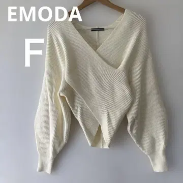 EMODA 아이보리 랩 스웨터 벌룬 슬리브 V넥 크로스 스웨터