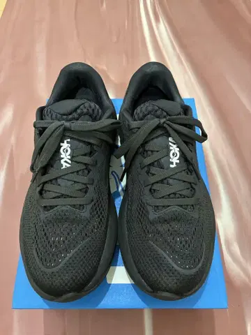 HOKA W 린콘 4 블랙 스니커즈