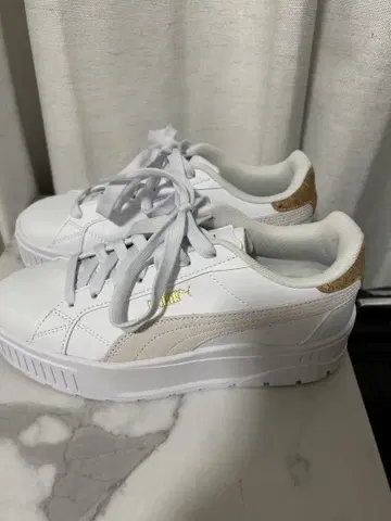 PUMA 플랫폼 스니커즈 화이트