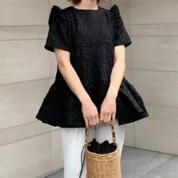 Fitmore 플라워 자카드 티어드 상의