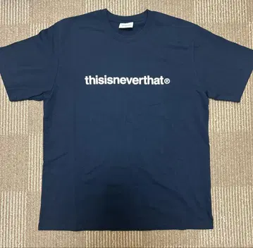 [새상품] thisisneverthat 로고 T셔츠 네이비 L 사이즈