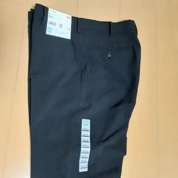 미사용 새상품 UNIQLO 감동 팬츠 블랙 82 x 76cm 보정 없음