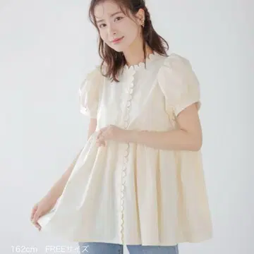 Fit more 스캘럽 페플럼 블라우스