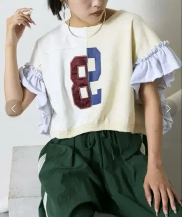 새상품급 etsina 에신타 새틴 와펜 리메이크 프릴 tee 화이트