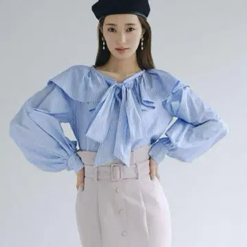 SNIDEL 스나이델 볼륨 컬러 리본 블라우스 스트라이프