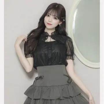 pium 프론트 버튼 레이스 케이프 블라우스 블랙