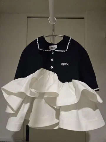 bibiy. 프릴 페플럼 반팔 셔츠 네이비 pop up 한정판