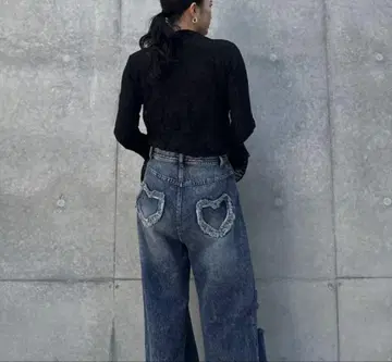 HEART PATCH DAMAGE DENIM PANTS