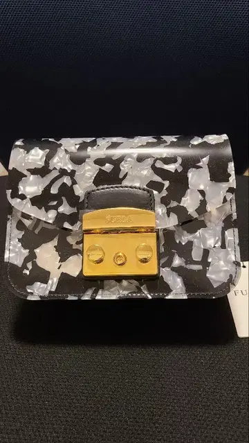 FURLA 카모플라쥬 패턴 숄더백