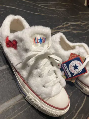 [ CONVERSE ] HELLO KITTY 콜라보 스니커즈