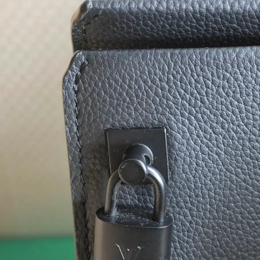 루이비통 에어로그램 뉴카바스 토트백