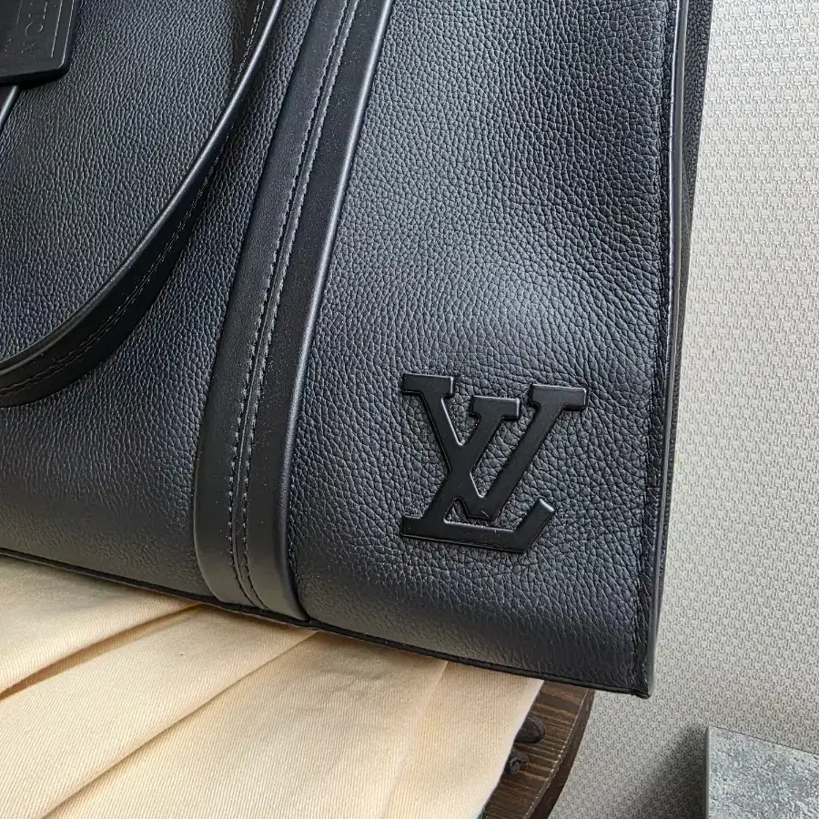 루이비통 에어로그램 뉴카바스 토트백