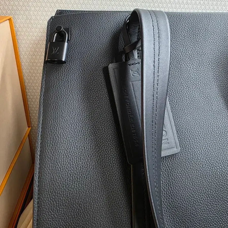 루이비통 에어로그램 뉴카바스 토트백