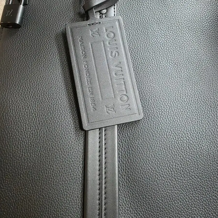 루이비통 에어로그램 뉴카바스 토트백