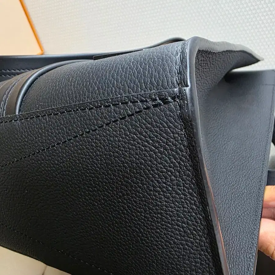 루이비통 에어로그램 뉴카바스 토트백