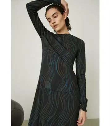 The motion feel L/S tops-BLACK