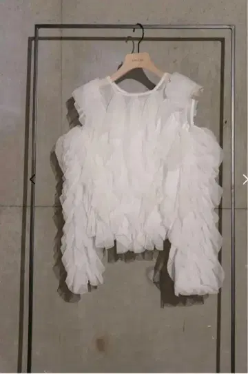 타임세일! THETOE Gardenia Tulle Frill Tops