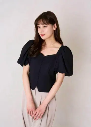 Her lip to Bloom Panel Top