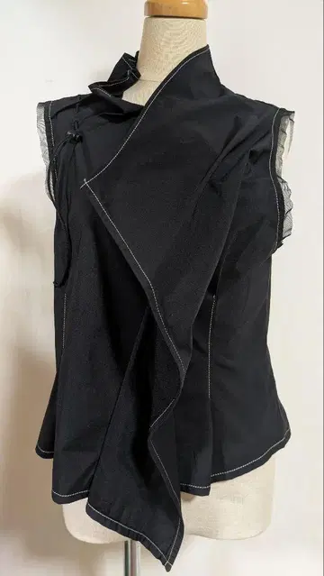 세련된 비대칭 블랙