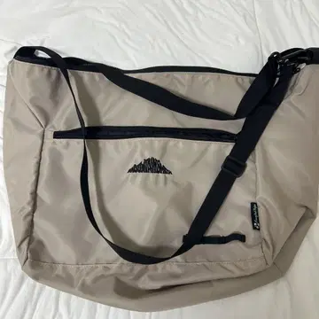 MOUNTAINSMITH 대음량 숄더백
