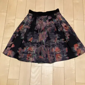 ted baker 플레어 스커트 블랙 & 멀티 컬러 꽃무늬