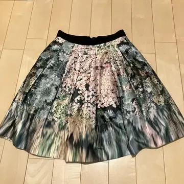 ted baker 꽃무늬 플레어 스커트 무릎 기장
