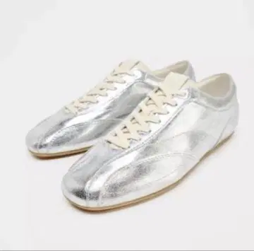 새상품 ZARA 메탈릭 이펙트 스니커즈 실버 38 스니커즈