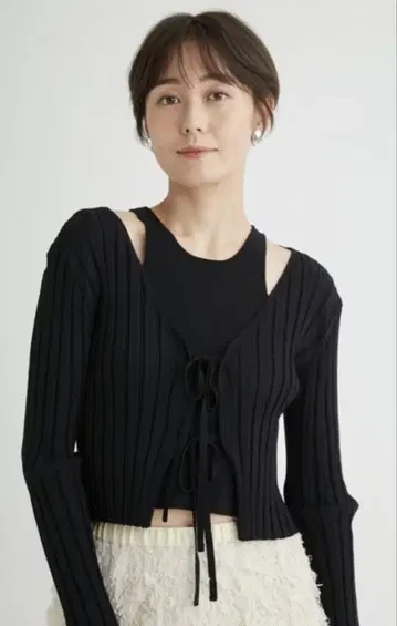 [ 8/17까지 할인 ] emmi 앙상블 니트 블랙