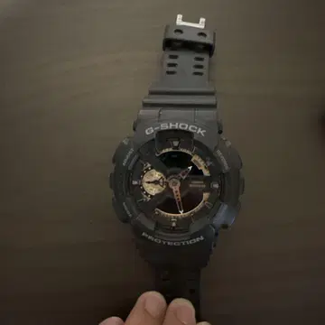 CASIO G-SHOCK 블랙 골드 200m 방수 GA110RG