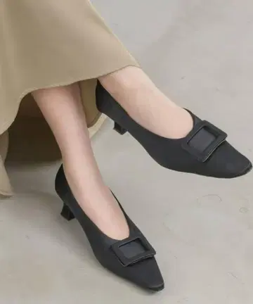 미사용 새상품 NEUNA 누나 스퀘어 모티브 새틴 힐 펌프스