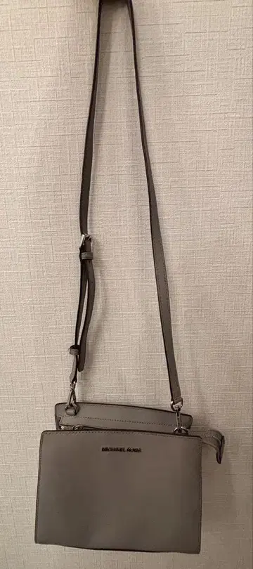 MICHAEL KORS 숄더백 그레이