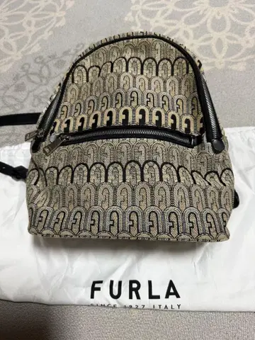 FURLA 로고 패턴 럭색