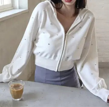 로얄 파티 비쥬 후드티 화이트