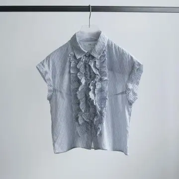 미사용 [ anuke ] Sleeveless Frill Blouse