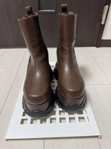 GYDA 브라운 사이드 고어 부츠 통굽 밑창