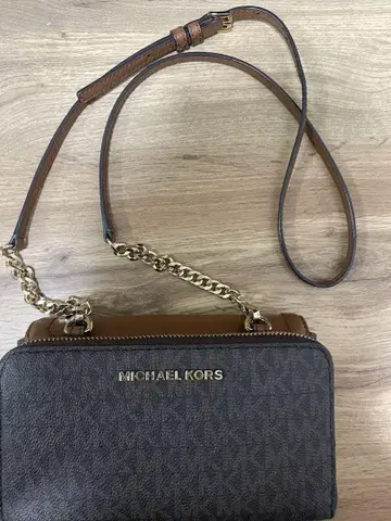 MICHAEL KORS 숄더 지갑