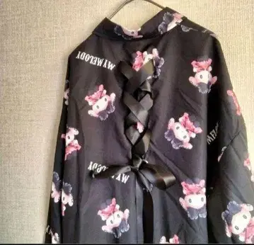 M~L 산리오 마이멜로디 심야의 메로크로 뒤 레이스업 올 패턴 셔츠 블랙