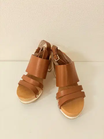 새상품급 FURULA 샌들 35.5