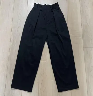 LAGUA GEM 블랙 턱 슬랙스 사이즈 S