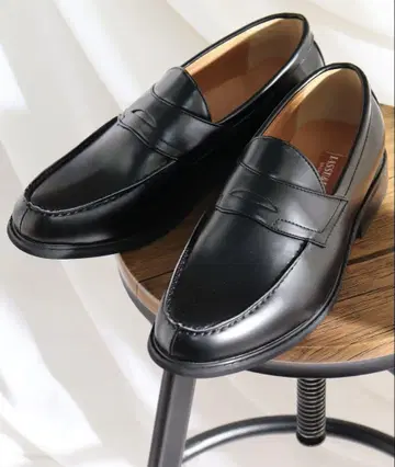 새상품 LASSU&FRISS 클래식 로퍼 블랙