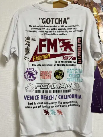 GOTCHA 화이트 T셔츠 TEAM FISHMAN