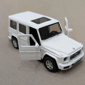 미사용 새상품 메르세데스 벤츠 G350d 화이트 미니카